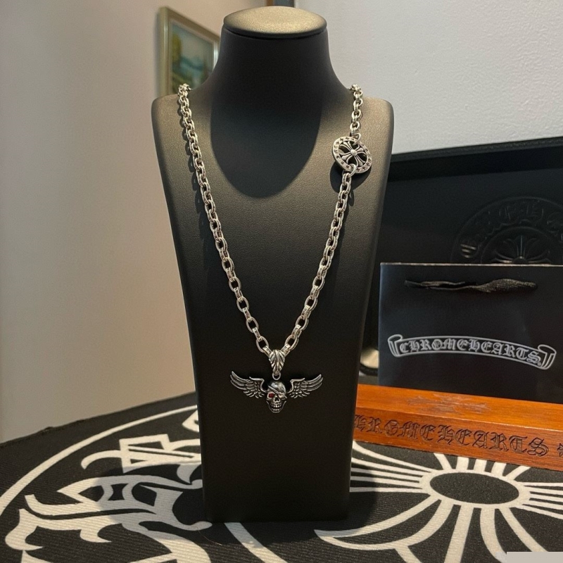 Ch**me He**ts necklaces